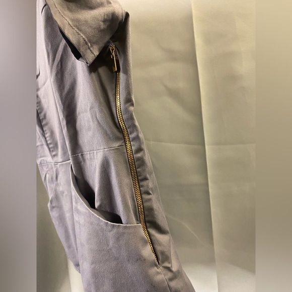 Jaanuu Like New Scallop Scrub Top in Gray - Picture 5 of 6